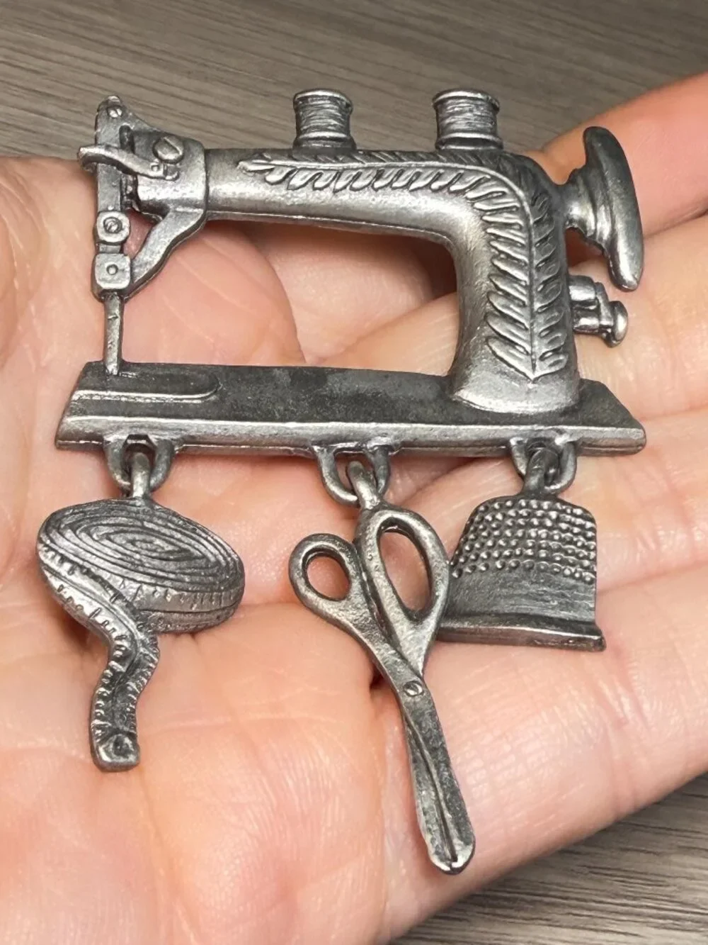 SPOONTIQUES Vintage Sewing Machine Brooch Dangling Charms Pewter USA 3”